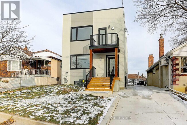 Building Photo - 2071 Keele St