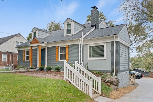 House - 1305 Stratford Ave House