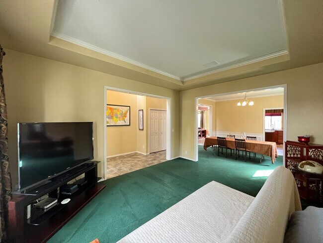 Foto del edificio - Spacious 5 Bed + Bonus Room 3 Bath House i...