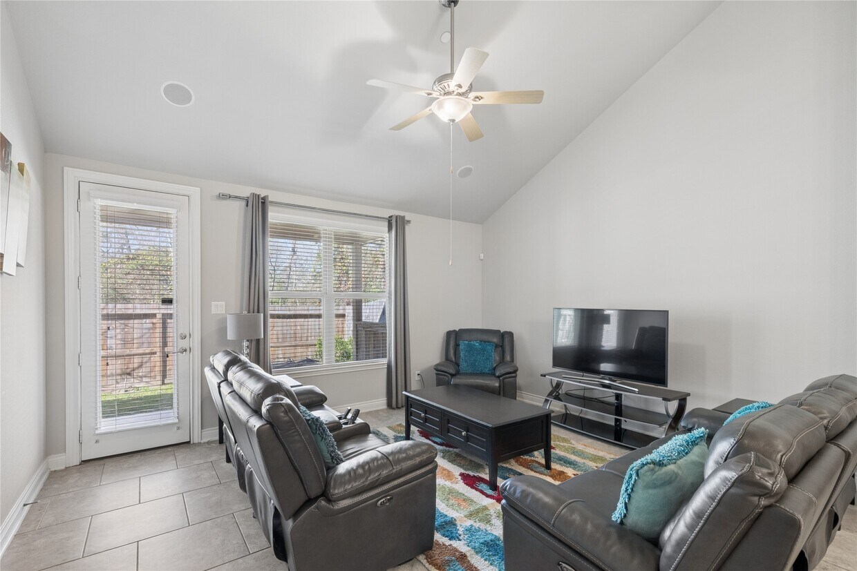 Foto del edificio - 9018 Meacom Dr