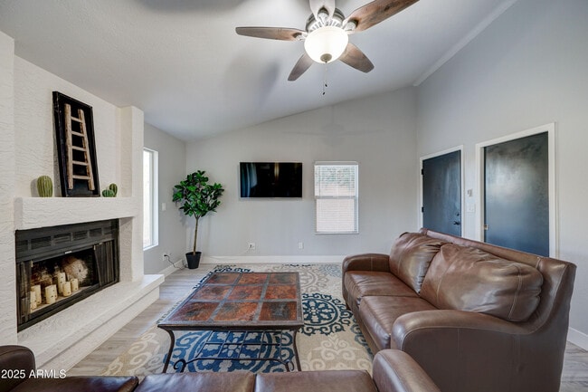 Foto del edificio - 2230 E Flossmoor Ave
