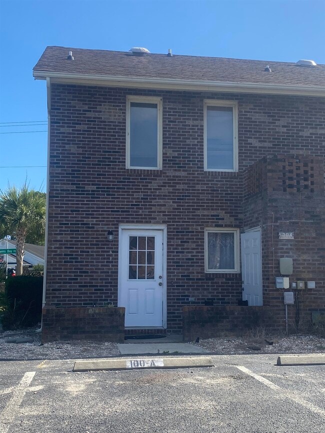 Building Photo - 401 Garden Dr