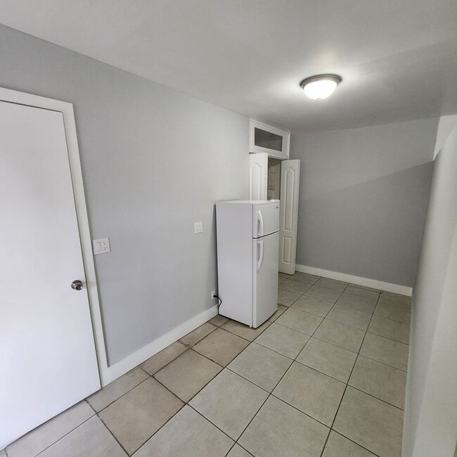 Foto del edificio - 948 SW 49th Terrace