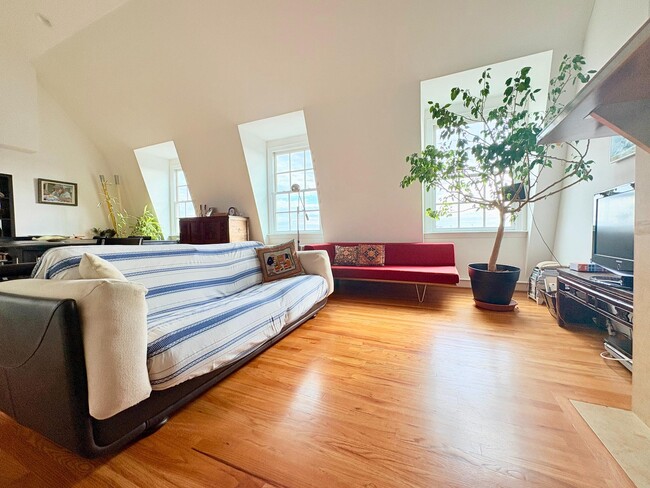 Building Photo - 2125 S St NW