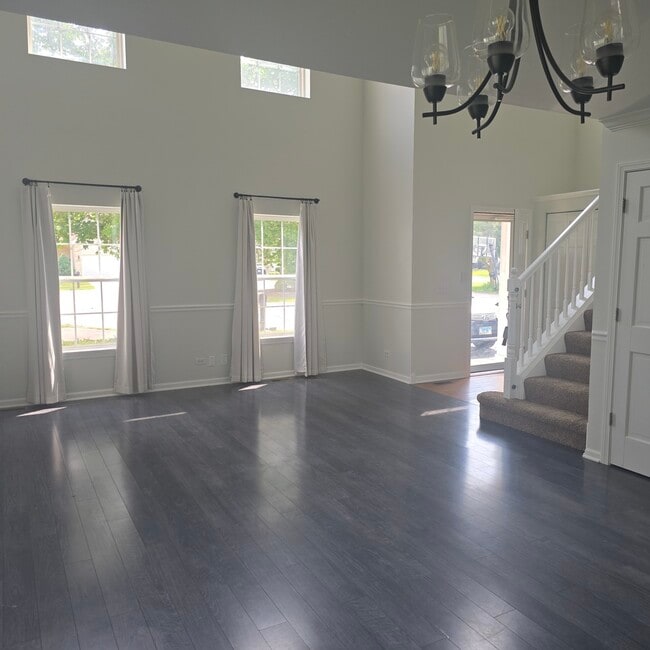 Building Photo - 1433 Deer Creek Ln