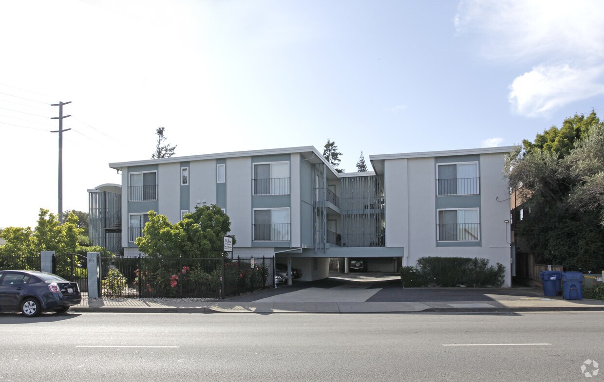 Primary Photo - 1215 Woodside Rd