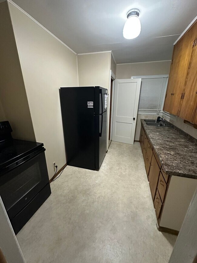 Foto del edificio - 2 Bedroom, 1 Bathroom House with Carport