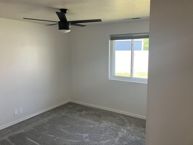 Foto del edificio - 3 Bed 2 Bath Single Level Patio Home