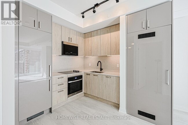 Building Photo - 280 Dundas St W