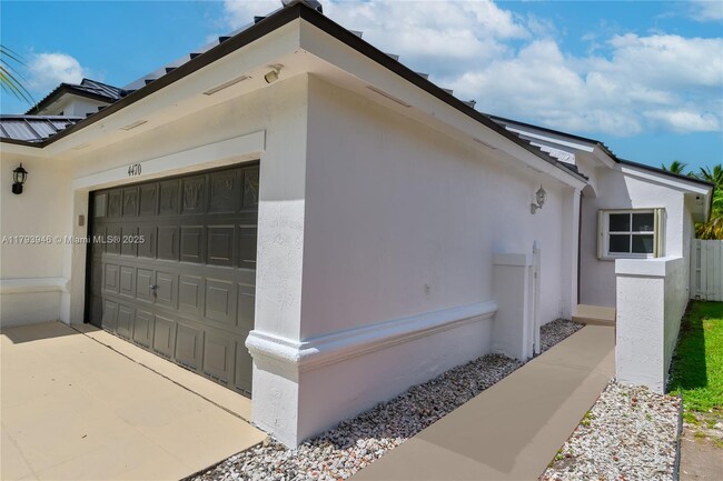 Foto del edificio - 4470 SW 153rd Ave