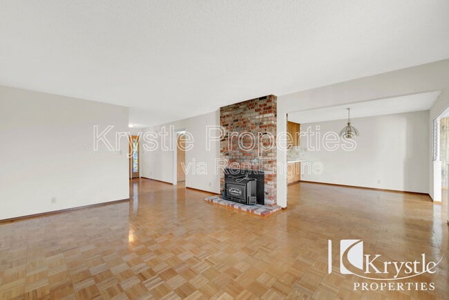 Building Photo - 949 N Camino Alto