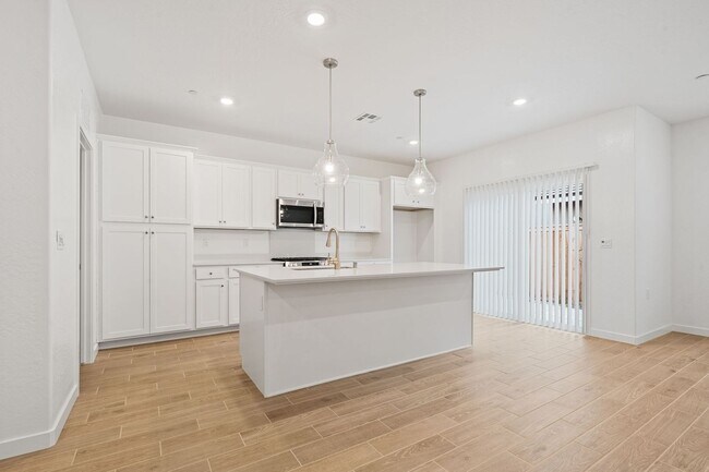 Foto del edificio - Brand New Three Bedroom Home in Clovis Unified School District!