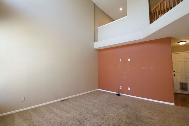 Building Photo - Beautiful Updated Town Home in Fort Collins