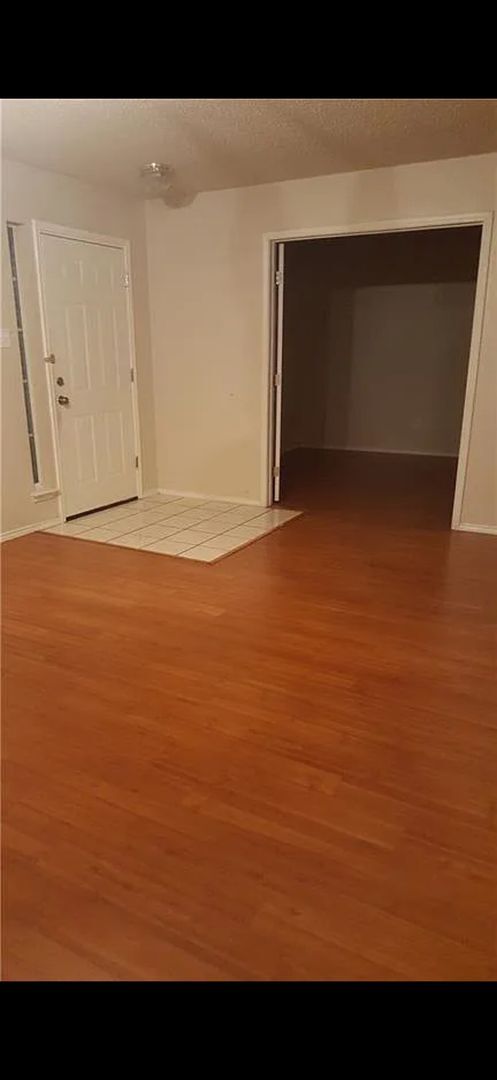 Building Photo - Move In Ready
