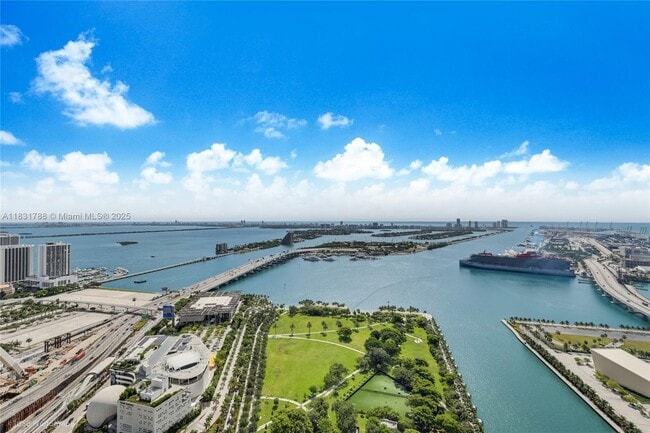 Building Photo - 900 Biscayne Blvd
