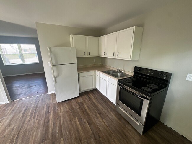 Building Photo - 8315 Meadowlark Dr
