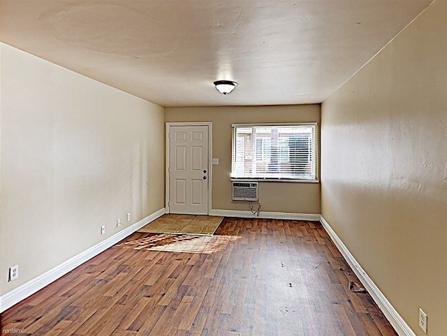 Building Photo - 1 br, 1 bath Apartment - 752 S Escondido Blvd