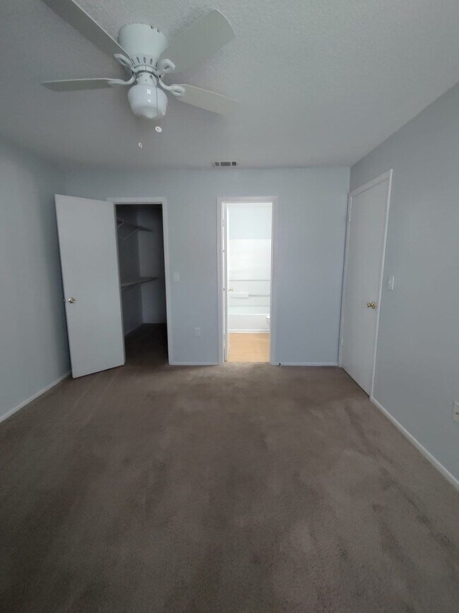 Building Photo - 974 Leeward Pl