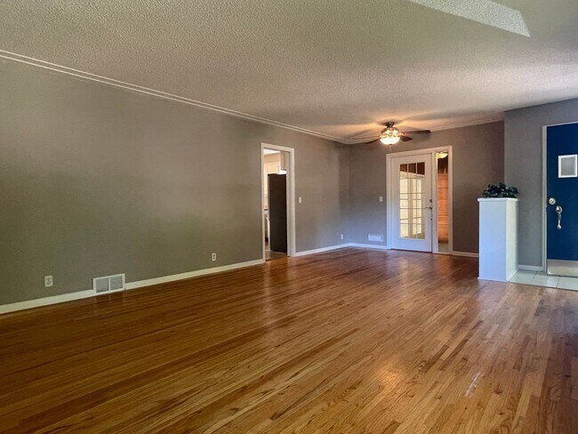 Building Photo - Edina Single Family Home, Available March/...