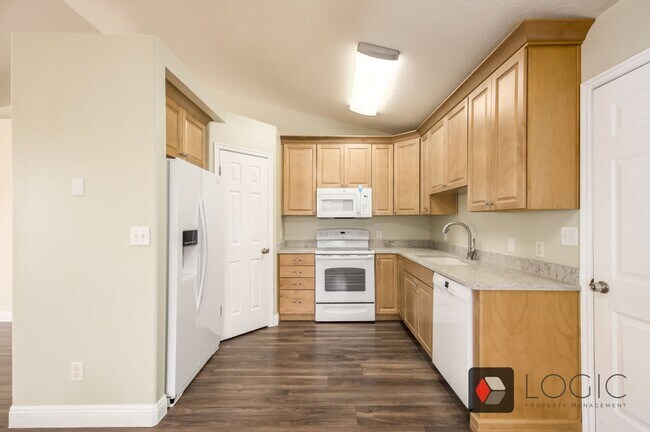 Foto del edificio - Stunning Single Family Home In Excellent L...