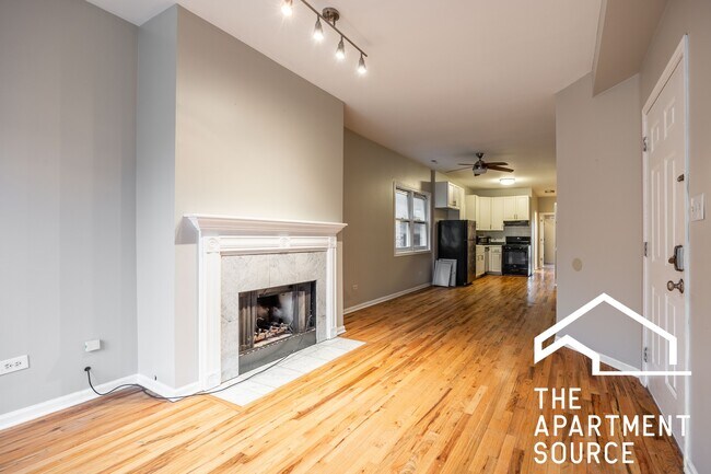 Building Photo - 842 N Wood St