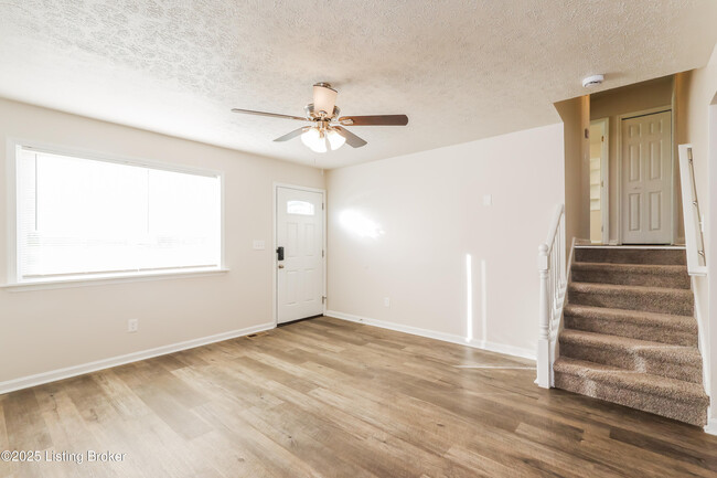 Foto del edificio - 9420 Wood Hollow Rd