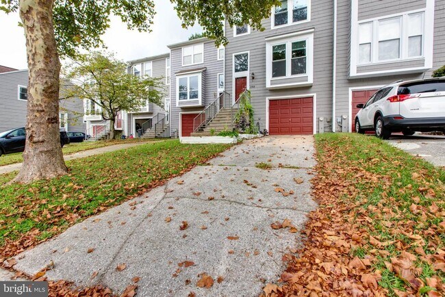 Building Photo - 7717 Heatherside Ln