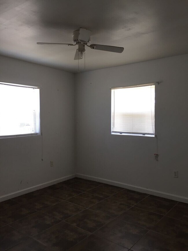 Building Photo - 2/1 Fort Pierce