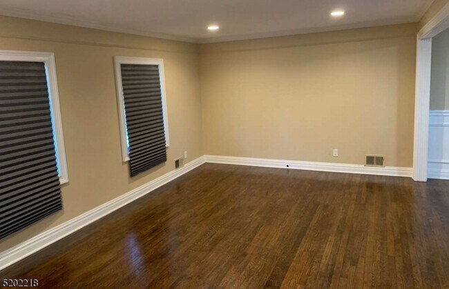 Foto del edificio - 18 Edgemere Rd