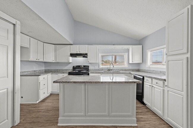 Building Photo - Charming 4-Bedroom, 2-Bath Home in Lamarque, TX