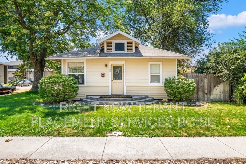 Primary Photo - 2903 W Madison Ave