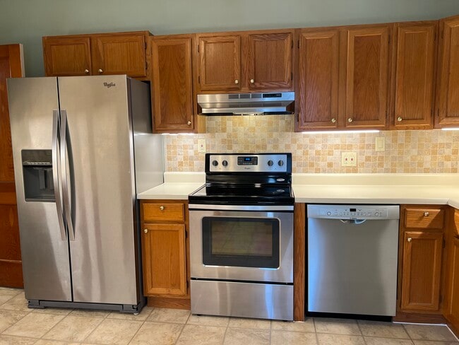 Building Photo - 121 Saratoga Ave