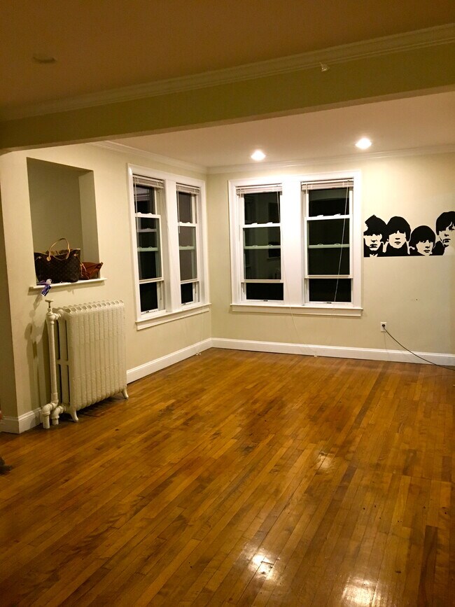 Foto del edificio - 10 Greylock Rd