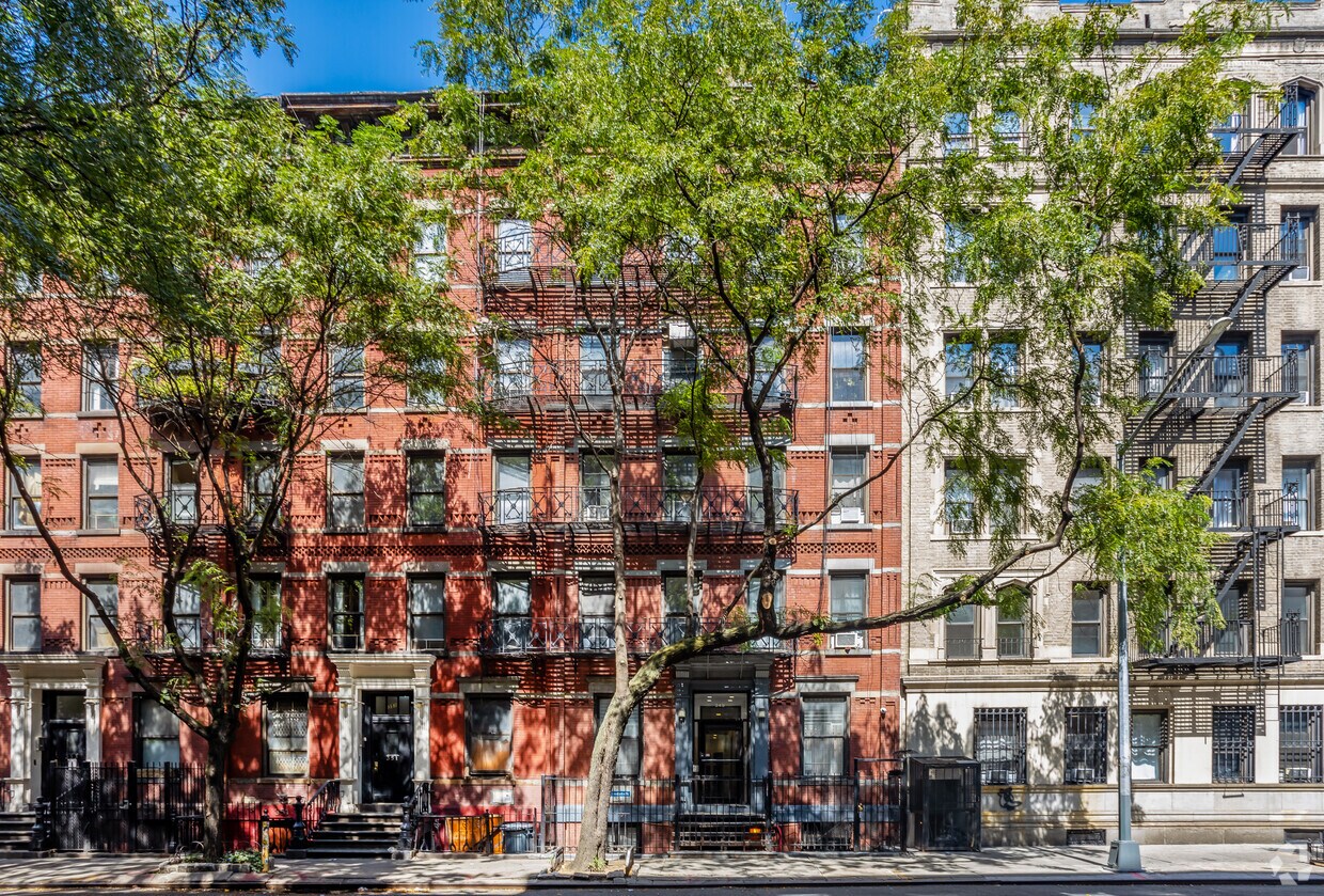 Primary Photo - 349 W 45th St
