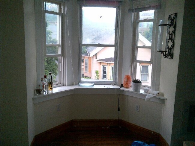 Images are representative samples of the advertised unit. Actual units shown during tours may differ - 31 Delle Ave