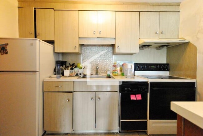 Building Photo - Super cozy and unique apartment
