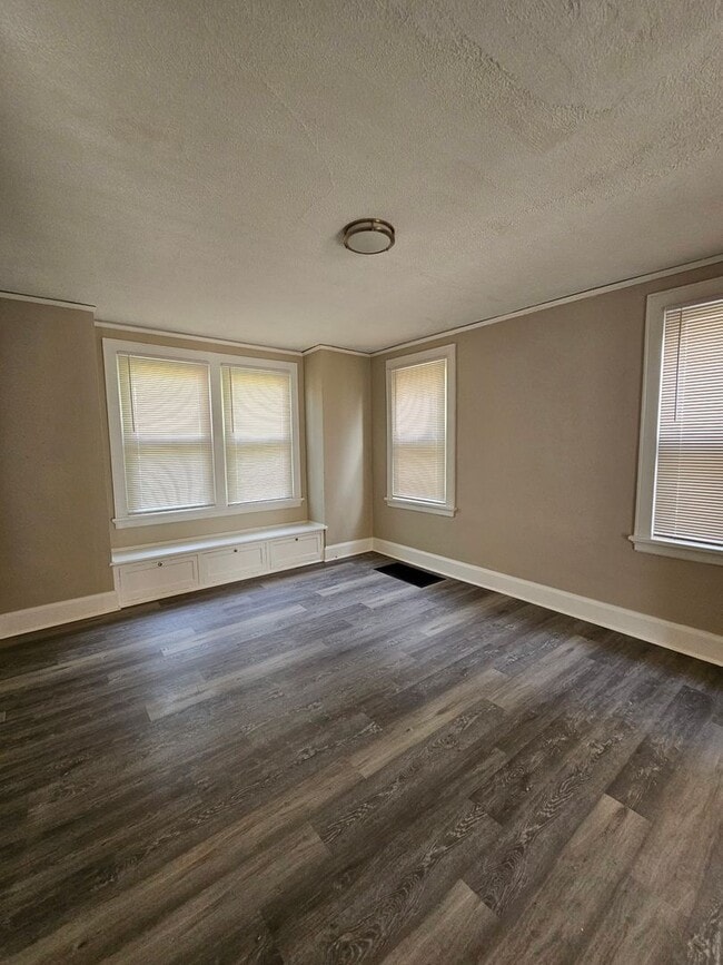 Building Photo - 942 Olive Ave | 3 Beds, 1 Bath