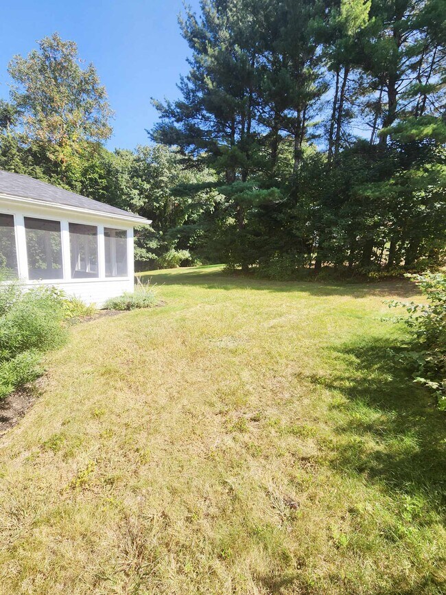 Building Photo - 18 Townsend Dr