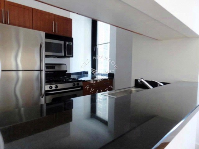 Primary Photo - 100 Maiden Ln
