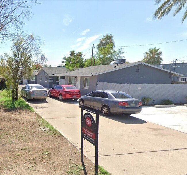 Foto del edificio - 5709 N 8th Pl