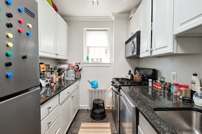 Foto del edificio - 3925 Davis Pl NW