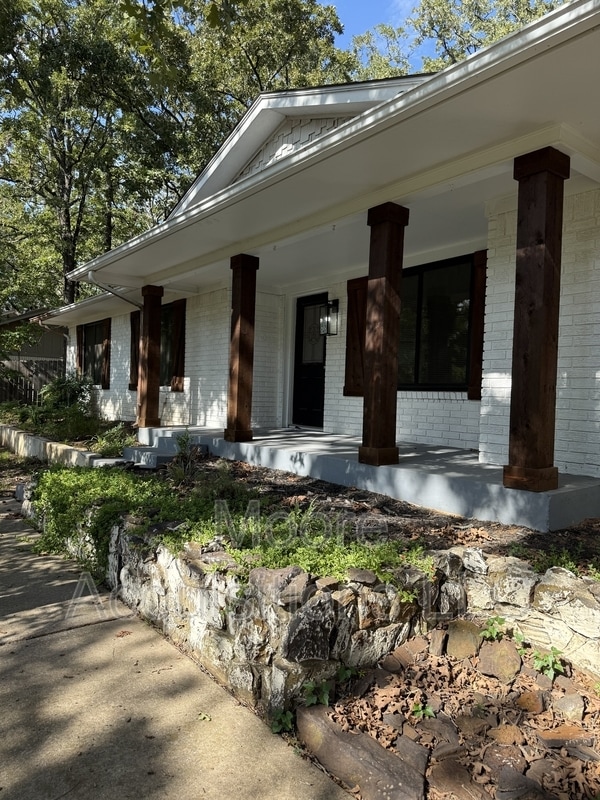 Building Photo - 3601 Oakwood Dr