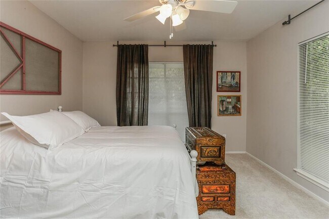 Building Photo - 1807 Stoney Brook Dr