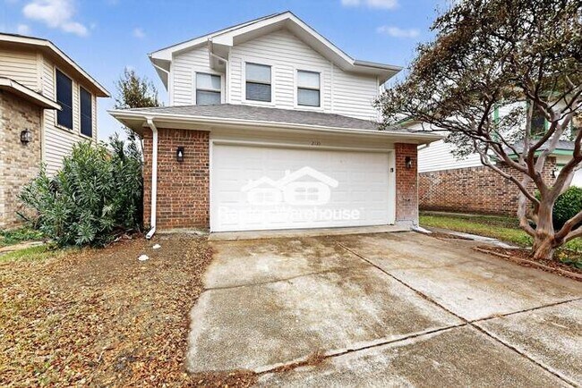 Building Photo - Completely Refreshed Carrollton Home