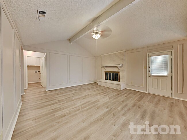 Foto del edificio - 802 Wind Brooke Dr