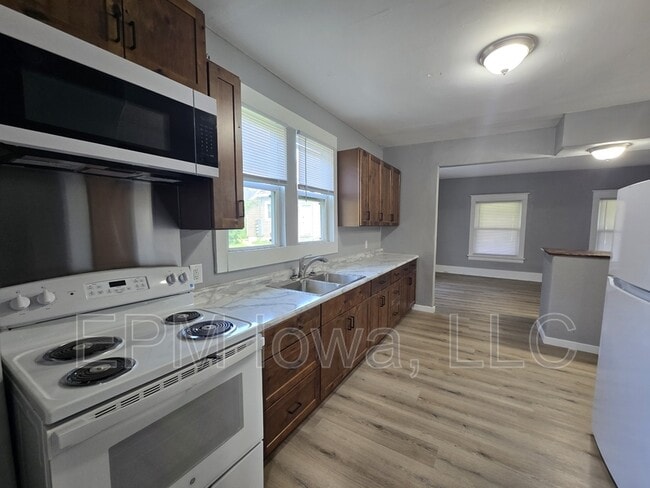 Foto del edificio - 1901 Johnson Ave NW