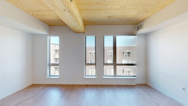 Interior Photo - Cirrus