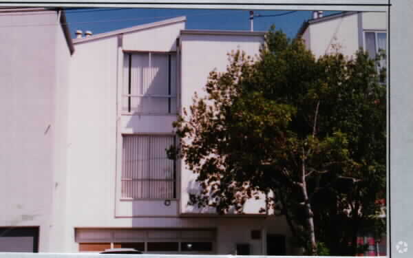 Building Photo - 118-120 Byrne St