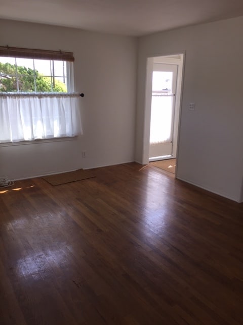 Building Photo - 216 Cypress Dr