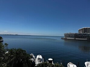 Building Photo - 1632 S Bayshore Ct
